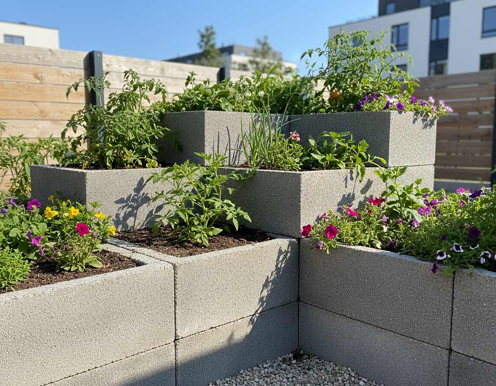 Beton-Hochbeete speichern Wärme optimal und verlängern die Anbausaison Beton-Hochbeete speichern Wärme optimal und verlängern die Anbausaison